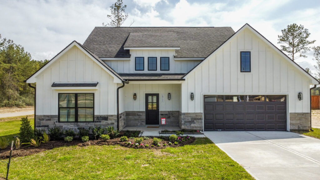 Beautiful, white home for sale in Conroe Texas. | ICONIQ Homes - Homebuilder for the greater Houston Area.